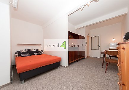 Pronájem bytu, Dejvice, Krocínovská 1+kk ve vile, 35 m2, po rekonstrukci, terasa, zahrada, zařízený, Rent4Ever.cz