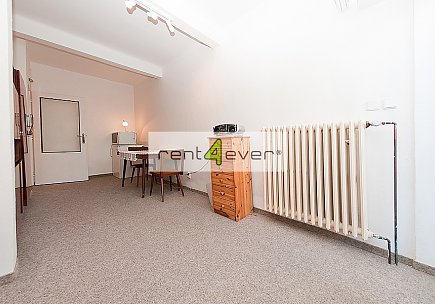 Pronájem bytu, Dejvice, Krocínovská 1+kk ve vile, 35 m2, po rekonstrukci, terasa, zahrada, zařízený, Rent4Ever.cz