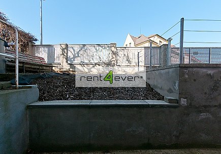Pronájem bytu, Dejvice, Krocínovská 1+kk ve vile, 35 m2, po rekonstrukci, terasa, zahrada, zařízený, Rent4Ever.cz