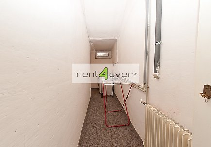 Pronájem bytu, Dejvice, Krocínovská 1+kk ve vile, 35 m2, po rekonstrukci, terasa, zahrada, zařízený, Rent4Ever.cz