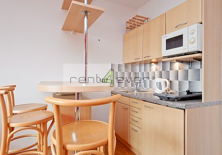 Pronájem bytu, Kobylisy, Kyselova, garsoniéra, 22 m2, výtah, zařízená, Rent4Ever.cz