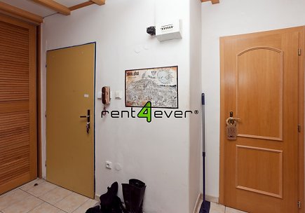 Pronájem bytu, Žižkov, Ježkova, byt 2+1, 66 m2, cihla, výtah, vestavěné patro, zařízený, Rent4Ever.cz
