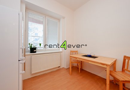 Pronájem bytu, Vršovice, 28. pluku, byt 2+kk, 54 m2, cihla, sklep, výtah, zařízený nábytkem, Rent4Ever.cz