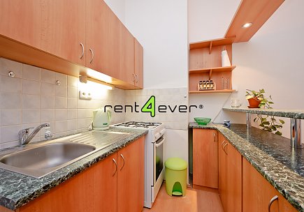 Pronájem bytu, Vršovice, 28. pluku, byt 2+kk, 54 m2, cihla, sklep, výtah, zařízený nábytkem, Rent4Ever.cz