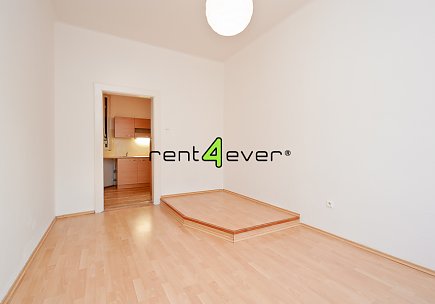 Pronájem bytu, Vršovice, Sportovní,  2+1, 50 m2, cihla, komora, zahrada,  výtah, nezařízený, Rent4Ever.cz
