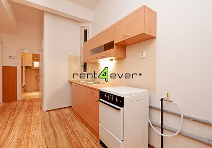 Pronájem bytu, Vršovice, Sportovní,  2+1, 50 m2, cihla, komora, zahrada,  výtah, nezařízený, Rent4Ever.cz