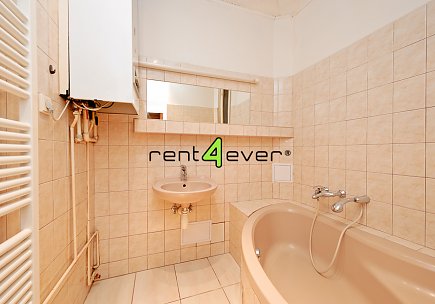 Pronájem bytu, Vršovice, Sportovní,  2+1, 50 m2, cihla, komora, zahrada,  výtah, nezařízený, Rent4Ever.cz