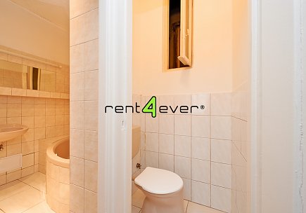 Pronájem bytu, Vršovice, Sportovní,  2+1, 50 m2, cihla, komora, zahrada,  výtah, nezařízený, Rent4Ever.cz