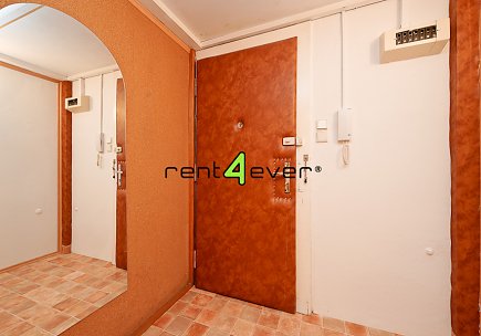 Pronájem bytu, Vršovice, Sportovní,  2+1, 50 m2, cihla, komora, zahrada,  výtah, nezařízený, Rent4Ever.cz