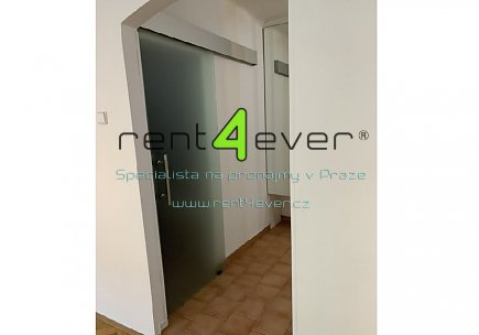 Pronájem bytu, Vršovice, 28. pluku, 2+kk, 40 m2, cihla, sklep, výtah, částečně zařízený nábytkem, Rent4Ever.cz