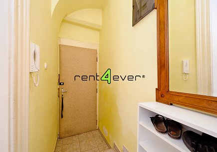 Pronájem bytu, Staré město, Týnská ulička, 1+kk, 50 m2, cihla, zahrada, zařízený, Rent4Ever.cz