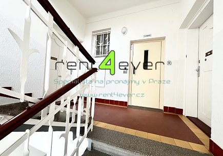 Pronájem bytu, Holešovice, Kamenická, 3+1, 90 m2, cihla, balkon, 2x komora, výtah, zařízený, Rent4Ever.cz