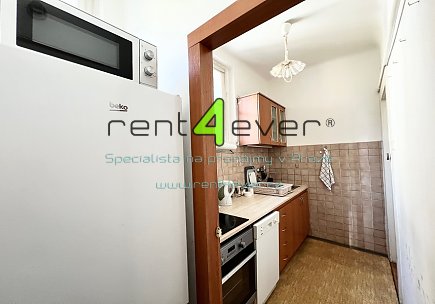 Pronájem bytu, Holešovice, Kamenická, 3+1, 90 m2, cihla, balkon, 2x komora, výtah, zařízený, Rent4Ever.cz