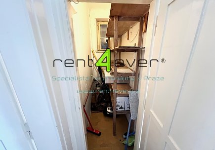 Pronájem bytu, Holešovice, Kamenická, 3+1, 90 m2, cihla, balkon, 2x komora, výtah, zařízený, Rent4Ever.cz