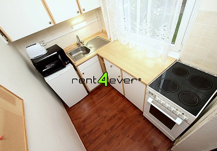 Pronájem bytu, Háje, Matúškova, byt 1+kk, 30 m2, sklep, výtah, vybavený nábytkem, Rent4Ever.cz