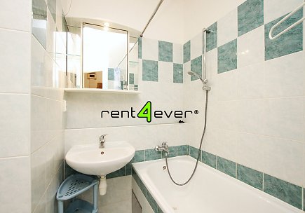 Pronájem bytu, Háje, Matúškova, byt 1+kk, 30 m2, sklep, výtah, vybavený nábytkem, Rent4Ever.cz