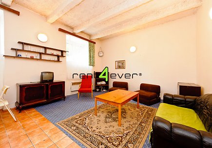 Pronájem bytu, Metro B Palmovka, garsoniéra, 35 m2, parkování před domem, zařízená nábytkem, Rent4Ever.cz