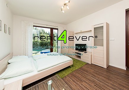 Pronájem bytu, Troja, Na Farkách, 1+kk v RD, 25 m2, novostavba, terasa, zahrada, zařízený nábytkem, Rent4Ever.cz