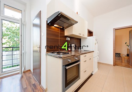 Pronájem bytu, Holešovice, U vody, 2+1, 80 m2, cihla, balkon, sklep, výtah, částečně zařízený, Rent4Ever.cz