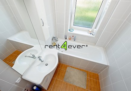 Pronájem bytu, Holešovice, U vody, 2+1, 80 m2, cihla, balkon, sklep, výtah, částečně zařízený, Rent4Ever.cz