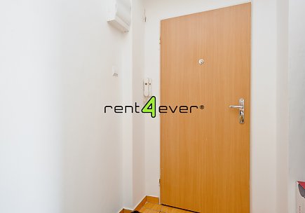 Pronájem bytu, Holešovice, U vody, 2+1, 80 m2, cihla, balkon, sklep, výtah, částečně zařízený, Rent4Ever.cz