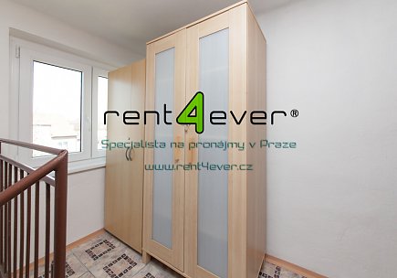Pronájem bytu, Řepy, Krolmusova, byt 1+kk v RD, 22 m2, cihla, zahrada, vybavený nábytkem, Rent4Ever.cz