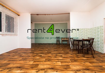 Pronájem bytu, Metro B Českomoravská, 1+1, 56 m2, cihla,  výtah, nezařízený, Rent4Ever.cz