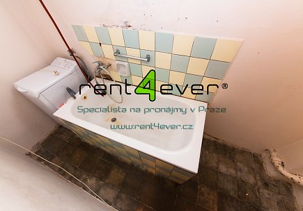 Pronájem bytu, Metro B Českomoravská, 1+1, 56 m2, cihla,  výtah, nezařízený, Rent4Ever.cz