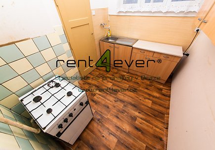 Pronájem bytu, Metro B Českomoravská, 1+1, 56 m2, cihla,  výtah, nezařízený, Rent4Ever.cz
