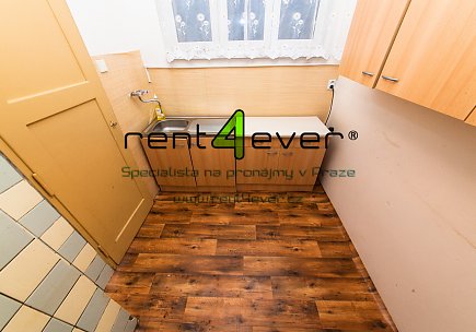 Pronájem bytu, Metro B Českomoravská, 1+1, 56 m2, cihla,  výtah, nezařízený, Rent4Ever.cz