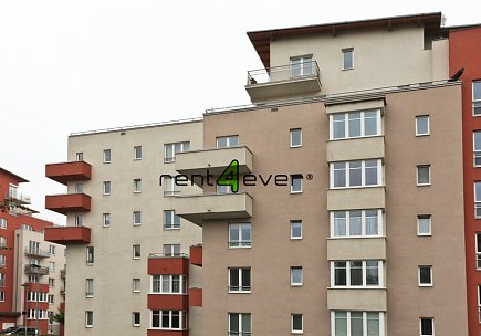 Pronájem bytu, Záběhlice, Mikanova,1+kk, 28 m2, sklep, výtah, garážové stání, vybavený nábytkem, Rent4Ever.cz