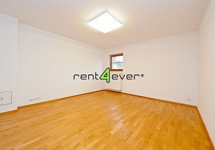 Pronájem bytu, Mirošovice, luxusní 3 podlažní RD, 600 m2, cihla, zahrada 1 000 m2, terasy, garáž,, Rent4Ever.cz