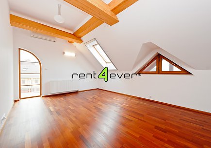 Pronájem bytu, Mirošovice, luxusní 3 podlažní RD, 600 m2, cihla, zahrada 1 000 m2, terasy, garáž,, Rent4Ever.cz