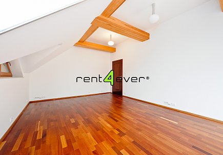 Pronájem bytu, Mirošovice, luxusní 3 podlažní RD, 600 m2, cihla, zahrada 1 000 m2, terasy, garáž,, Rent4Ever.cz