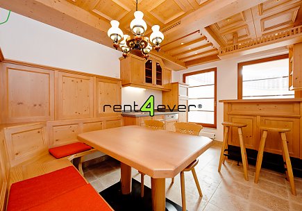 Pronájem bytu, Mirošovice, luxusní 3 podlažní RD, 600 m2, cihla, zahrada 1 000 m2, terasy, garáž,, Rent4Ever.cz