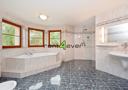 Pronájem bytu, Mirošovice, luxusní 3 podlažní RD, 600 m2, cihla, zahrada 1 000 m2, terasy, garáž,, Rent4Ever.cz
