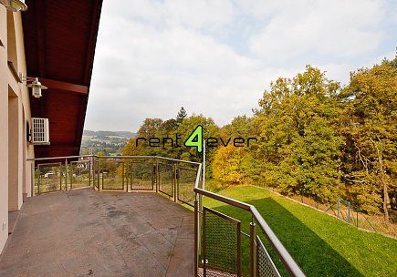 Pronájem bytu, Mirošovice, luxusní 3 podlažní RD, 600 m2, cihla, zahrada 1 000 m2, terasy, garáž,, Rent4Ever.cz