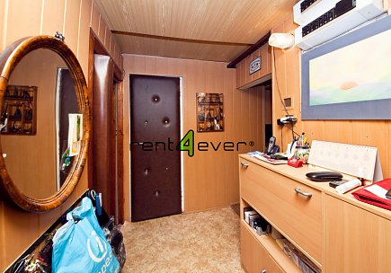 Pronájem bytu, Košíře, Pod Kavalírkou, 2+1, 54 m2, cihla, 2 vestavěná patra na spaní, zařízený, Rent4Ever.cz