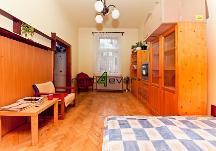 Pronájem bytu, Košíře, Pod Kavalírkou, 2+1, 54 m2, cihla, 2 vestavěná patra na spaní, zařízený, Rent4Ever.cz