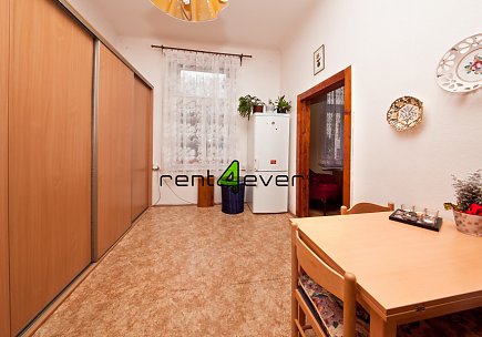Pronájem bytu, Košíře, Pod Kavalírkou, 2+1, 54 m2, cihla, 2 vestavěná patra na spaní, zařízený, Rent4Ever.cz