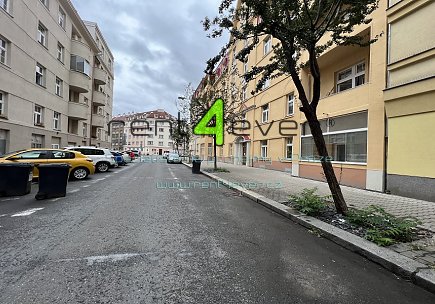 Pronájem bytu, Metro B Palmovka, suterénní byt 2+kk, 48 m2, po rekonstrukci, nezařízený nábytkem, Rent4Ever.cz