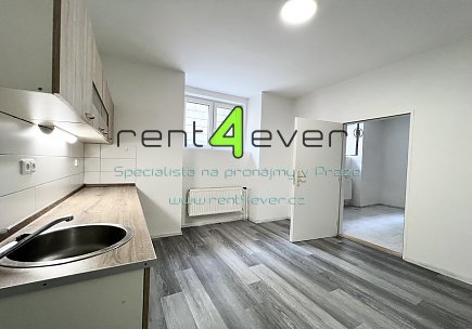 Pronájem bytu, Metro B Palmovka, suterénní byt 2+kk, 48 m2, po rekonstrukci, nezařízený nábytkem, Rent4Ever.cz