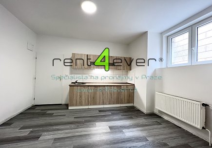 Pronájem bytu, Metro B Palmovka, suterénní byt 2+kk, 48 m2, po rekonstrukci, nezařízený nábytkem, Rent4Ever.cz