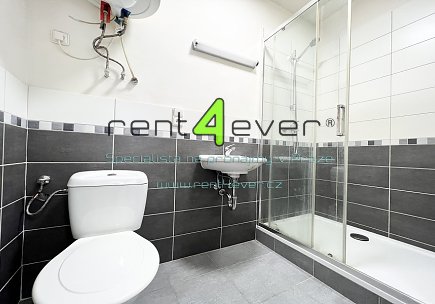 Pronájem bytu, Metro B Palmovka, suterénní byt 2+kk, 48 m2, po rekonstrukci, nezařízený nábytkem, Rent4Ever.cz