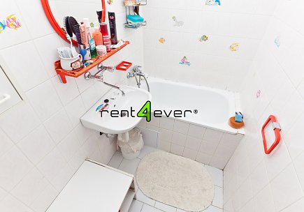 Pronájem bytu, Kunratice, byt 2+kk, 43 m2, sklep 3 m2, výtah, bezbariérový přístup, Rent4Ever.cz