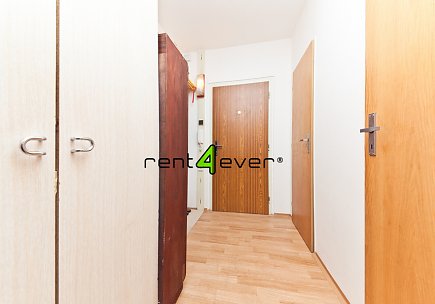 Pronájem bytu, Kunratice, byt 2+kk, 43 m2, sklep 3 m2, výtah, bezbariérový přístup, Rent4Ever.cz