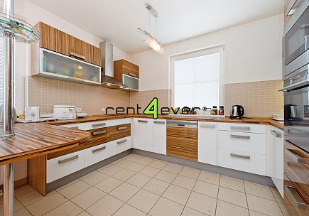 Pronájem bytu, Benice, U Císařské cesty, RD 5+kk, 176 m2, novostavba, 2x balkon, terasa, nezařízený, Rent4Ever.cz
