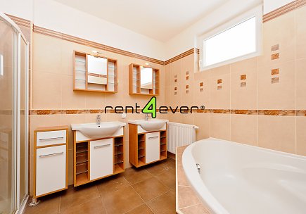 Pronájem bytu, Benice, U Císařské cesty, RD 5+kk, 176 m2, novostavba, 2x balkon, terasa, nezařízený, Rent4Ever.cz