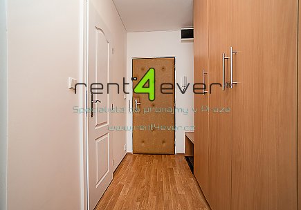 Pronájem bytu, Michle, Bítovská, byt 2+kk, 40 m2, komora, výtah, zařízený nábytkem, Rent4Ever.cz