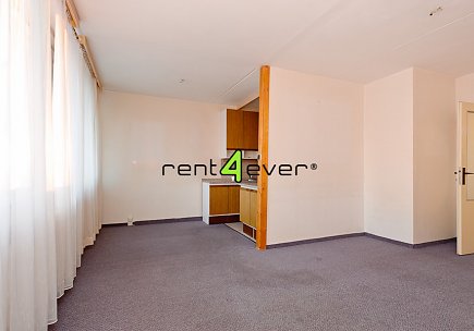Pronájem bytu, Řepy, Vondroušova, 3+1, 82 m2, balkon, sklep, komora, výtah, nezařízený, Rent4Ever.cz